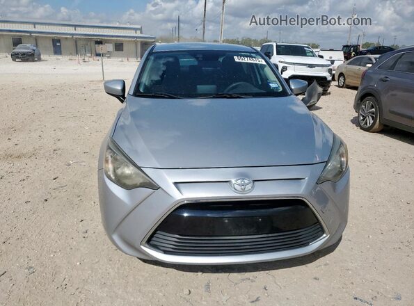 3MYDLBYV0JY325406 2018 TOYOTA YARIS Серебряный 