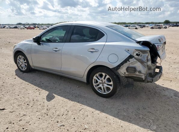 3MYDLBYV0JY325406 2018 TOYOTA YARIS Серебряный 