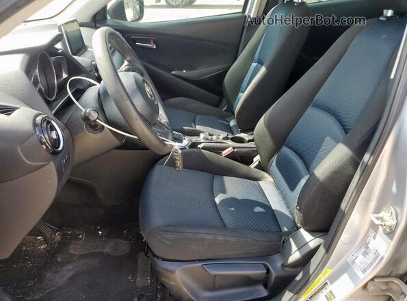3MYDLBYV0JY325406 2018 TOYOTA YARIS Серебряный 