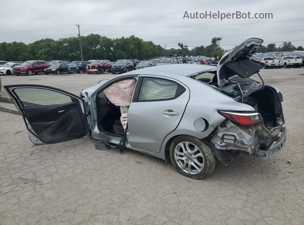 3MYDLBYV2JY312253 2018 TOYOTA YARIS Серый 