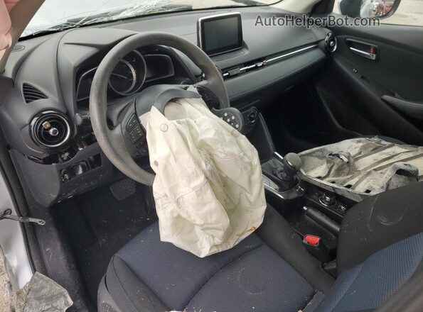 3MYDLBYV2JY312253 2018 TOYOTA YARIS Серый 