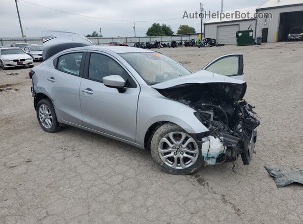 3MYDLBYV2JY312253 2018 TOYOTA YARIS Серый 