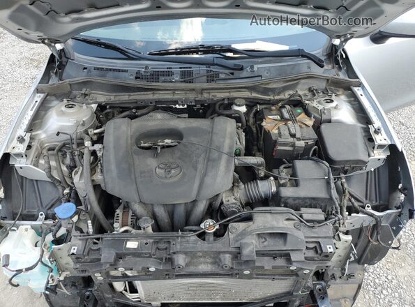 3MYDLBYV3JY300886 2018 TOYOTA YARIS Серебряный Вид задней части салона