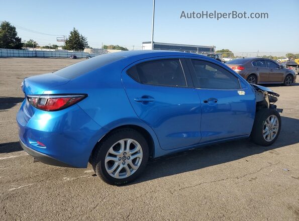 3MYDLBYV4JY317714 2018 TOYOTA YARIS Blue 
