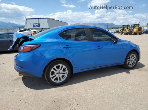 3MYDLBYV4JY324212 2018 TOYOTA YARIS Синий 