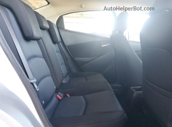 3MYDLBYV5JY321545 2018 TOYOTA YARIS Серебряный 