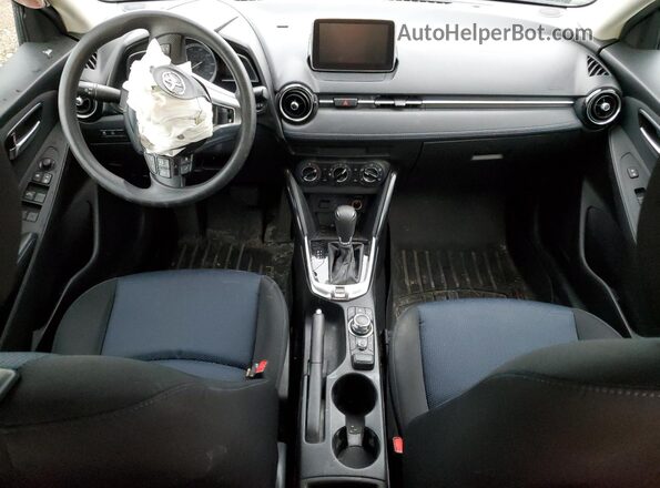 3MYDLBYV5JY332271 2018 TOYOTA YARIS Blue 