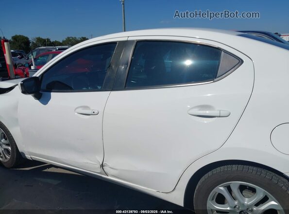 3MYDLBYV7HY161954 2017 TOYOTA YARIS IA White 