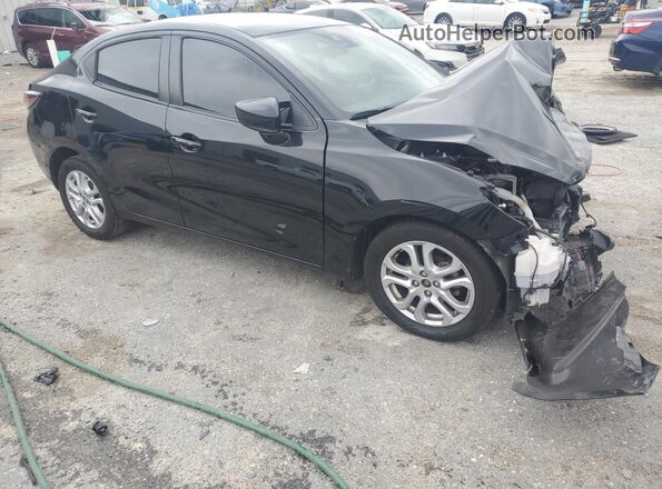 3MYDLBYV7JY307114 2018 TOYOTA YARIS Черный 