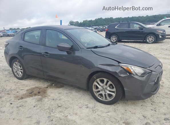 3MYDLBYV7JY318100 2018 TOYOTA YARIS Gray 