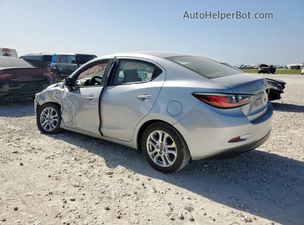 3MYDLBYVXJY316678 2018 TOYOTA YARIS Серебряный 