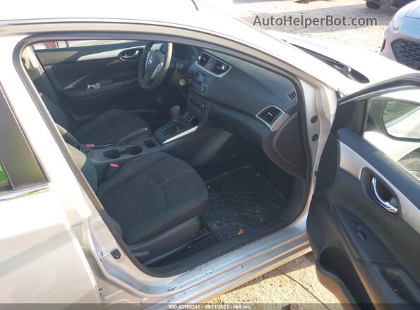 3N1AB7AP0HY207253 2017 NISSAN SENTRA Серебряный Вид салона спереди