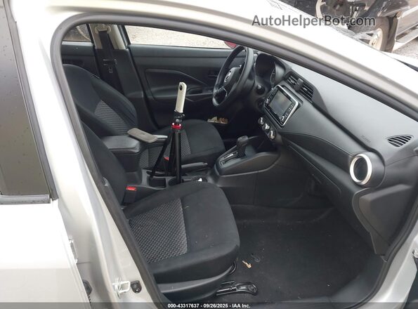 3N1CN8DV7PL829246 2023 NISSAN VERSA Silver Вид салону спереду