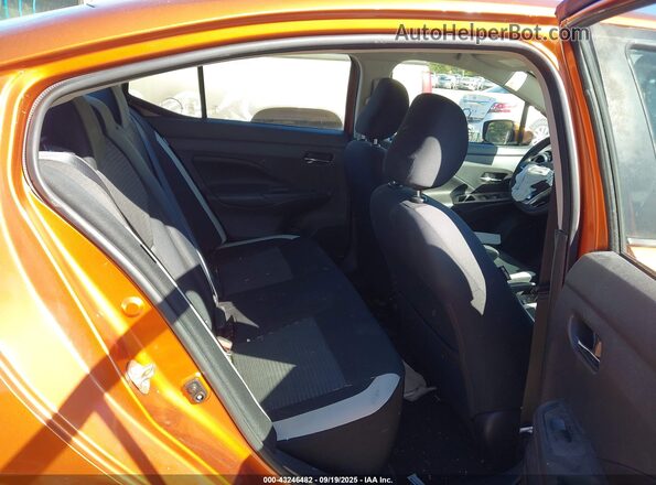 3N1CN8EV2LL802075 2020 NISSAN VERSA Orange Widok naklejki z numerem VIN