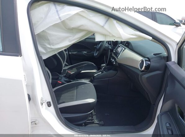 3N1CN8EV3LL800531 2020 NISSAN VERSA Белый Вид салона спереди