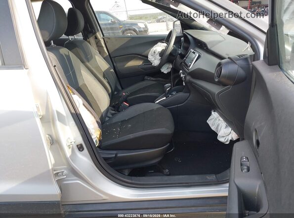 3N1CP5BV1LL506980 2020 NISSAN KICKS Серебряный Вид салона спереди