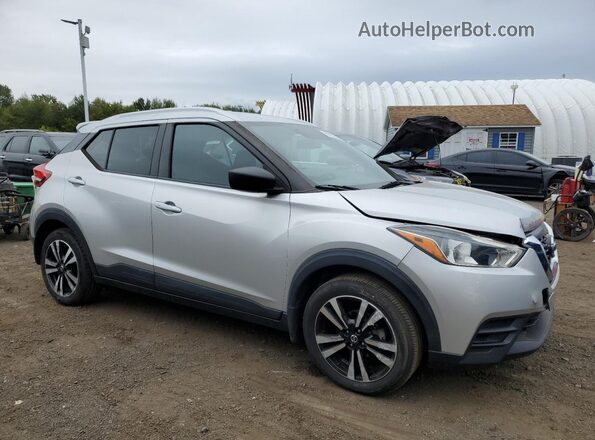3N1CP5CU2JL543779 2018 NISSAN KICKS Серебряный 