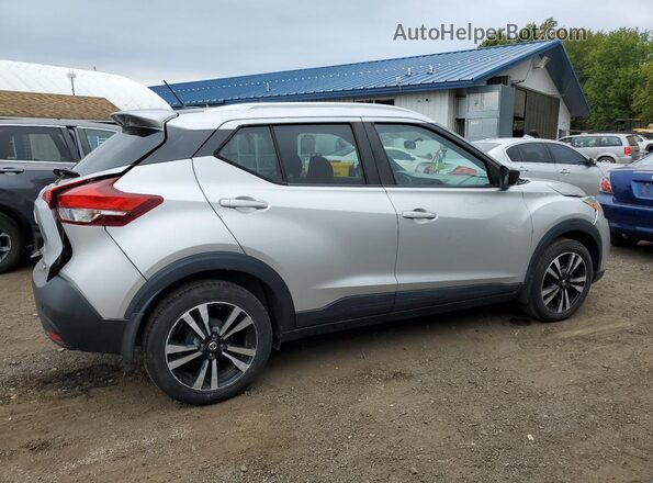 3N1CP5CU2JL543779 2018 NISSAN KICKS Серебряный 