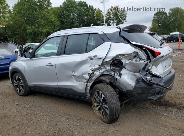 3N1CP5CU2JL543779 2018 NISSAN KICKS Серебряный 