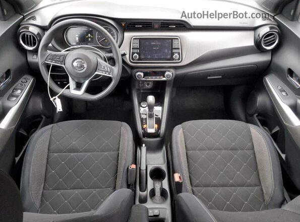 3N1CP5CU2JL543779 2018 NISSAN KICKS Серебряный 