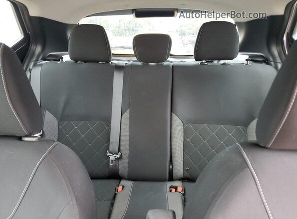 3N1CP5CU2JL543779 2018 NISSAN KICKS Серебряный 