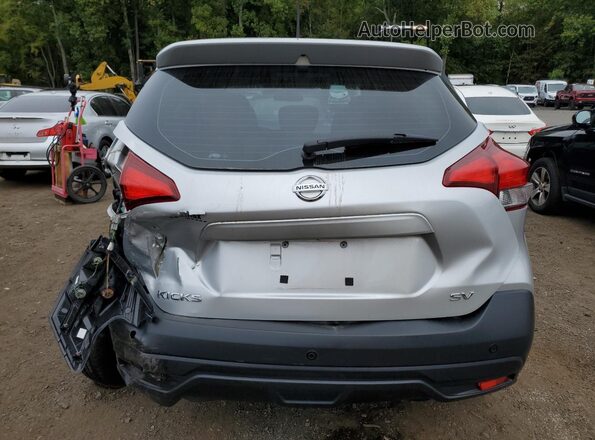 3N1CP5CU2JL543779 2018 NISSAN KICKS Серебряный 