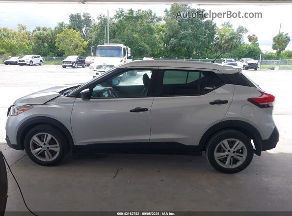 3N1CP5CU7JL516576 2018 NISSAN KICKS Серебряный 