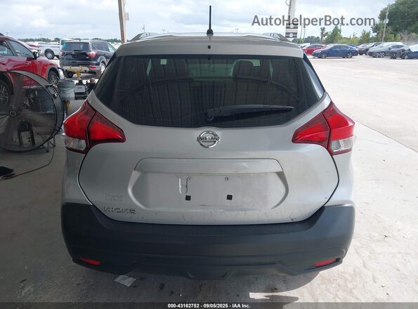 3N1CP5CU7JL516576 2018 NISSAN KICKS Серебряный 