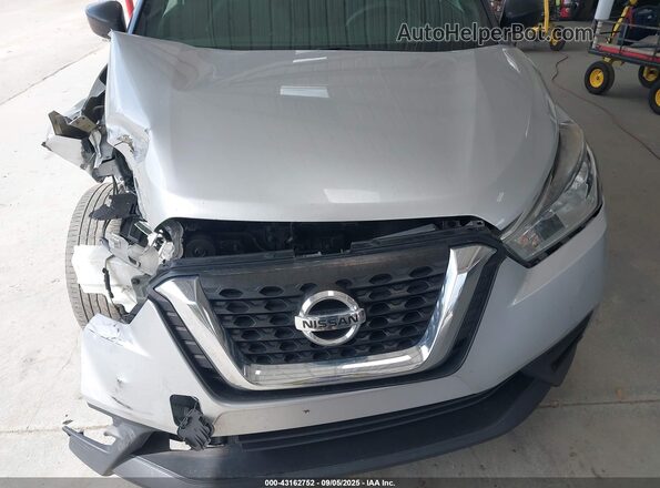 3N1CP5CU7JL516576 2018 NISSAN KICKS Серебряный 
