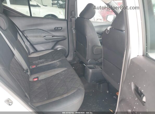 3N1CP5CU7JL516576 2018 NISSAN KICKS Серебряный 