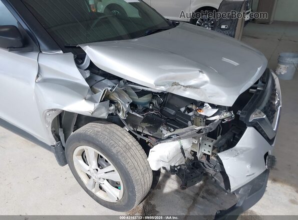3N1CP5CU7JL516576 2018 NISSAN KICKS Серебряный 