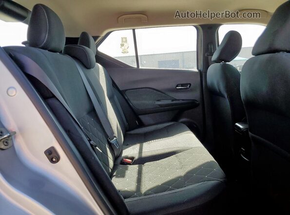 3N1CP5CV0LL484579 2020 NISSAN KICKS Silver Rear interior view