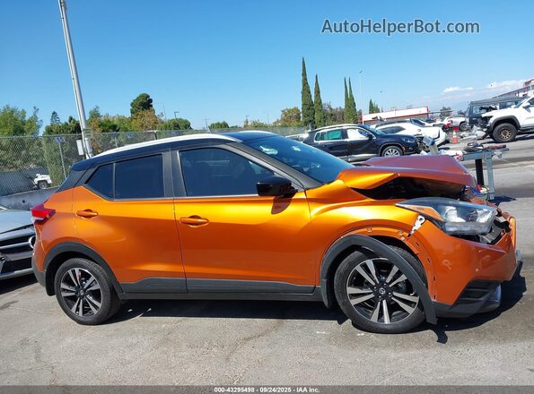 3N1CP5CV5LL572706 2020 NISSAN KICKS Orange Rear interior view