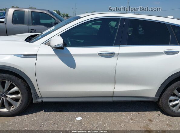 3PCAJ5AA3NF117358 2022 INFINITI QX50 White 360 interior view