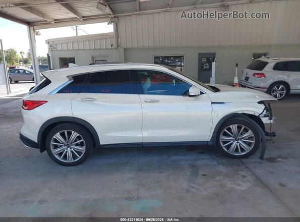 3PCAJ5CA5MF105529 2021 INFINITI QX50 White Widok wnętrza 360 stopni