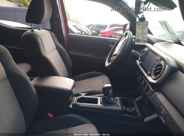 3TMAZ5CN0LM137472 2020 TOYOTA TACOMA Red Widok wnętrza z przodu