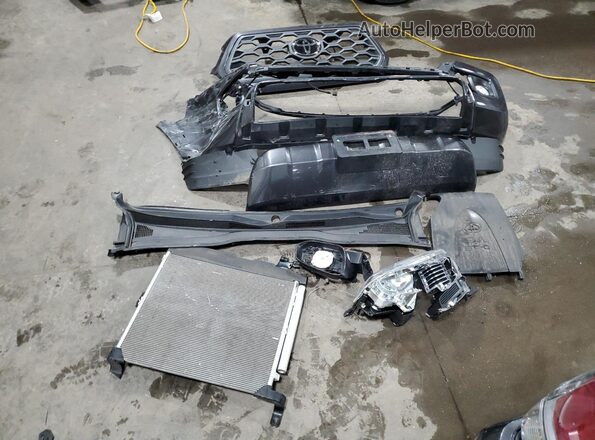 3TMCZ5AN6PM558016 2023 TOYOTA LE Gray Vista del compartimento del motor