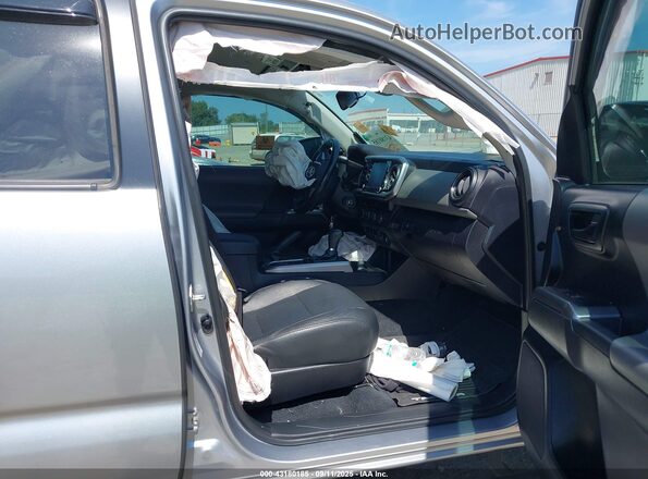 3TMCZ5AN7LM339575 2020 TOYOTA TACOMA Gray Widok wnętrza z przodu