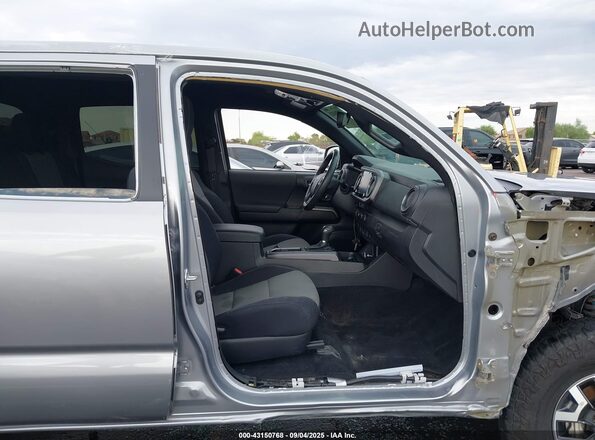 3TMCZ5AN7MM413496 2021 TOYOTA TACOMA Silver Widok wnętrza z przodu