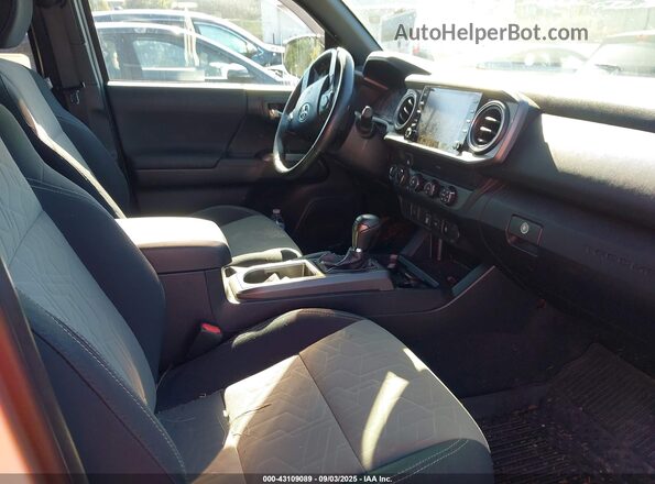 3TMCZ5AN9LM341733 2020 TOYOTA TACOMA Белый Вид салона спереди