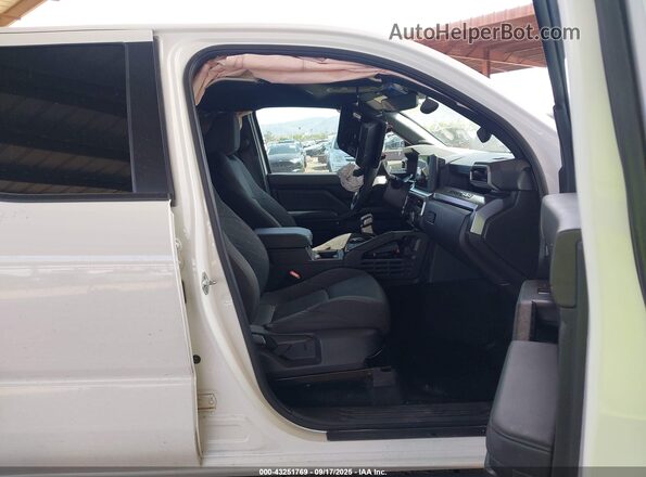 3TMLB5JN0RM062071 2024 TOYOTA TACOMA White წინა სალონის ხედი