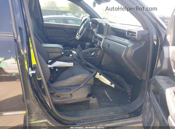 3TYKD5HN4RT013004 2024 TOYOTA TACOMA Черный Вид салона спереди