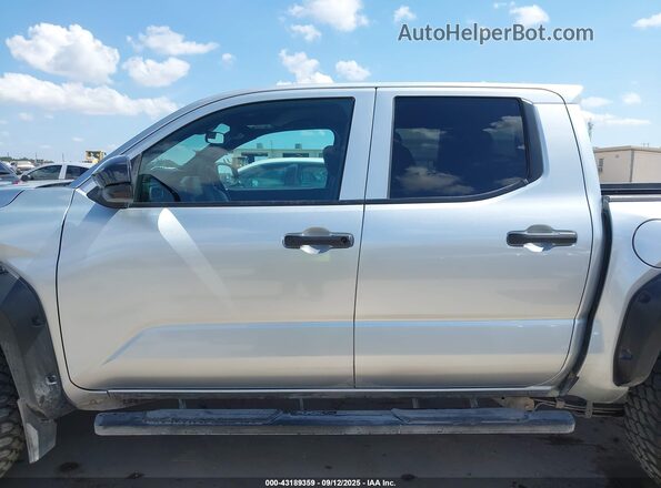 3TYKD5HN5RT009771 2024 TOYOTA TACOMA Silver Սալոնի 360 աստիճան տեսք