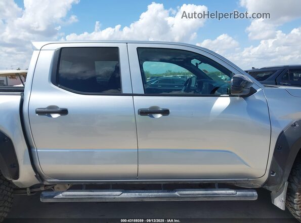 3TYKD5HN5RT009771 2024 TOYOTA TACOMA Silver Սալոնի հետևի տեսք