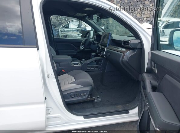 3TYLC5LN0RT004654 2024 TOYOTA TACOMA HYBRID White Вид салону спереду