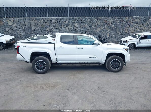 3TYLC5LN0RT004654 2024 TOYOTA TACOMA HYBRID White Вид задньої частини салону
