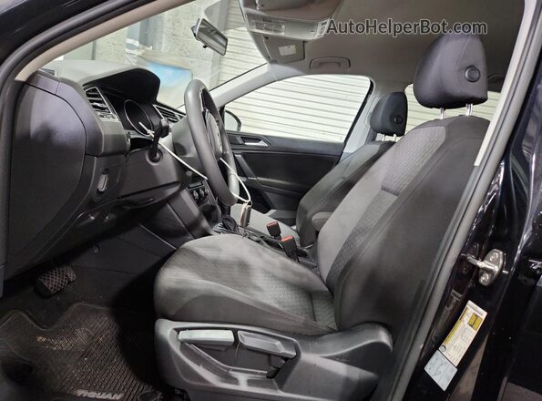 3VV0B7AX2LM033406 2020 VOLKSWAGEN TIGUAN Черный Вид салона спереди