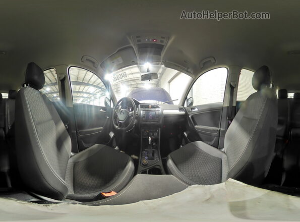 3VV0B7AX4MM047955 2021 VOLKSWAGEN TIGUAN Blue 360 interior view