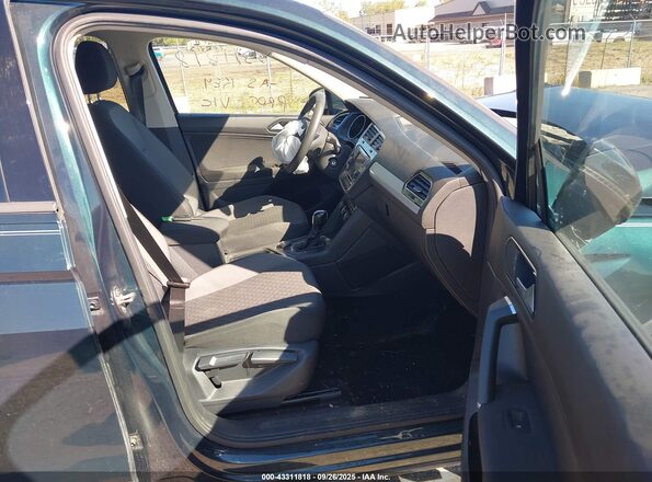 3VV0B7AX9JM112536 2018 VOLKSWAGEN TIGUAN Green წინა სალონის ხედი