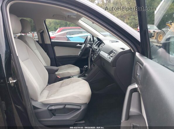 3VV1B7AX4LM132698 2020 VOLKSWAGEN TIGUAN Black Вид салону спереду